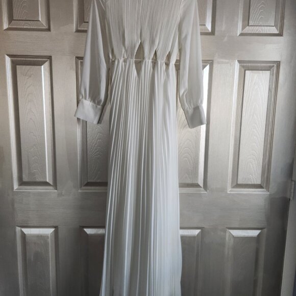 NEW White floor length pleated long sleeve cutout gown Size 8 - Picture 11 of 16